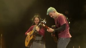 Rodrigo y Gabriela perform 